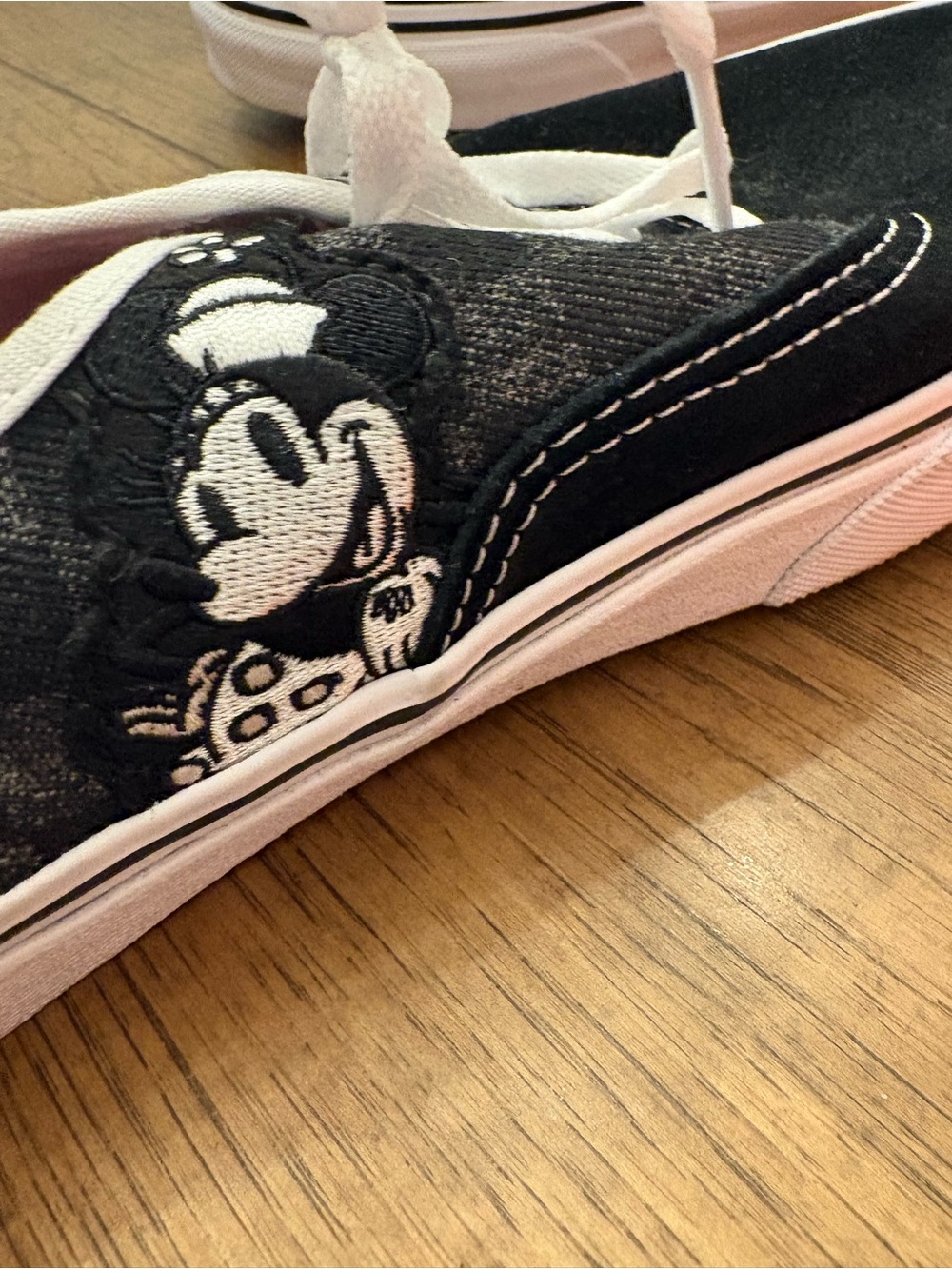 Vans Disney x 100 Black and White Canvas Low-Top Lace-Up Sneakers - Picture 6 of 8